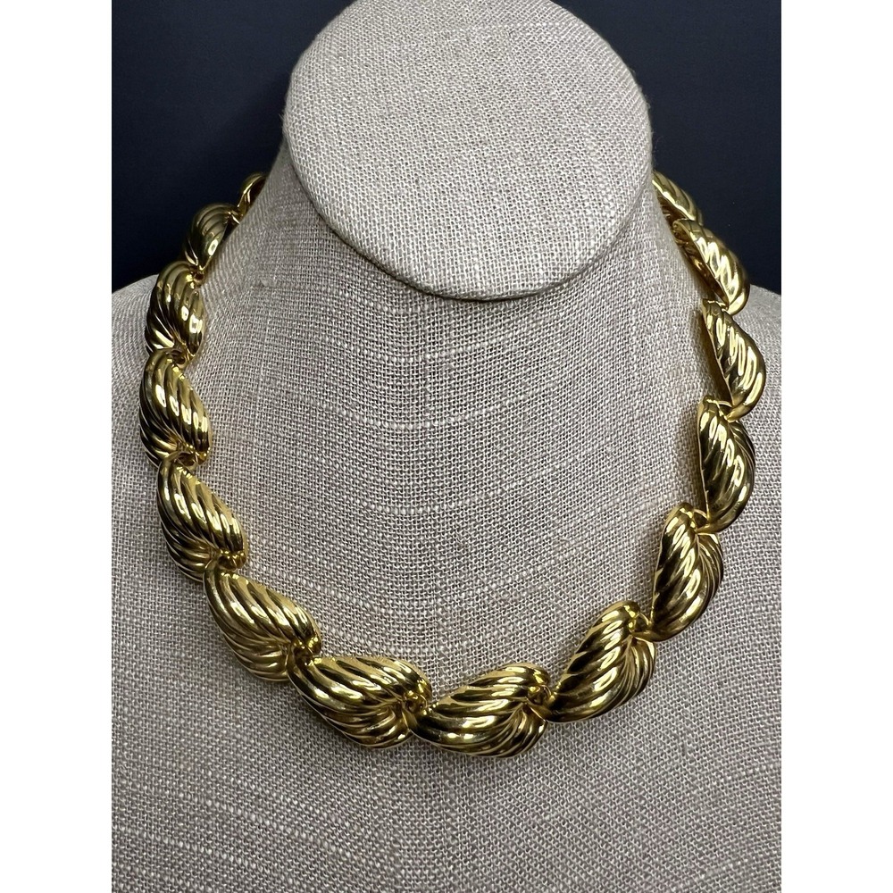 Anne Klein Vintage Chunky Gold Ribbed Toggle Statement Necklace 17" Mob Wife